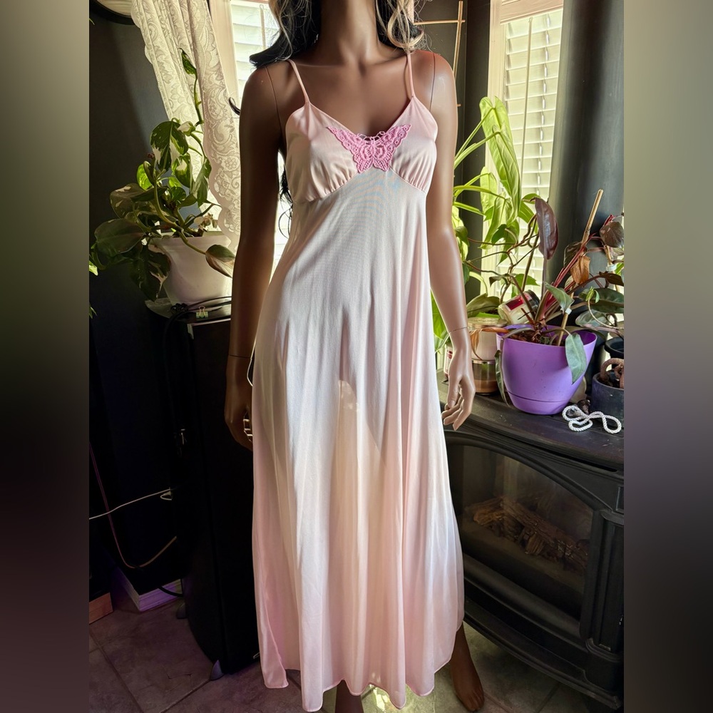 Vintage 1970s Lov’Lee Light Pink Nightgown with Crochet Butterfly (S)